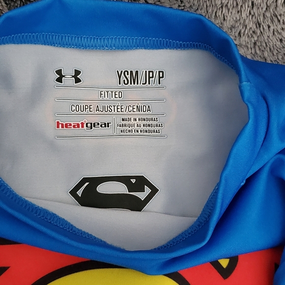 Superman Fitted Under Armour Shirt - Picture 4 of 5